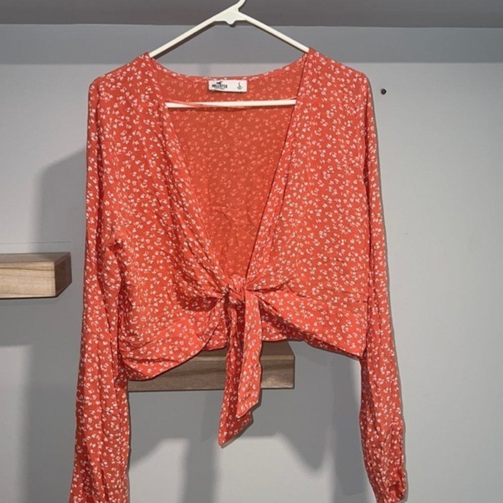 Hollister orange‎ long sleeve floral tie in the front crop top